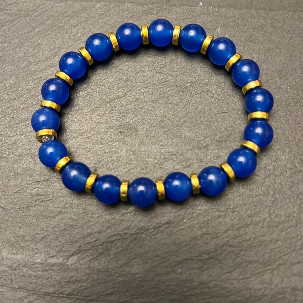 Handcrafted Blue Agate stretch bracelet w/gold tone spacer beads